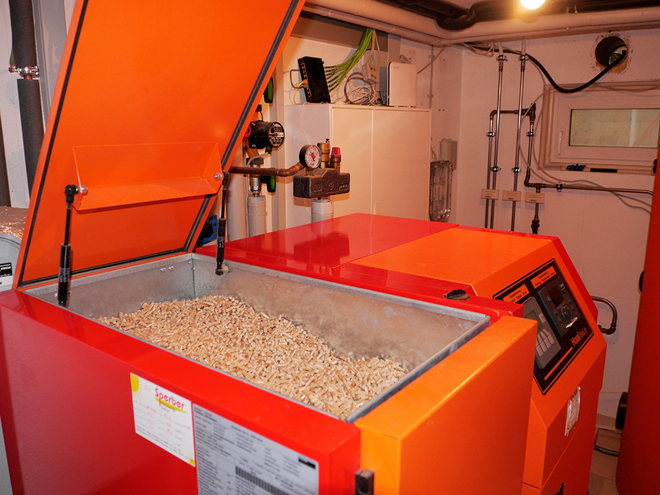 Palletheizung2 bei Bittner & Kämpf Video- Tv- HiFi GmbH in Rodgau (Jügesheim)